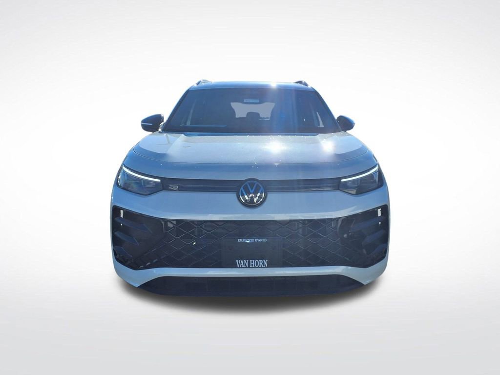 Used 2026 Volkswagen Tiguan SE R-Line image 3