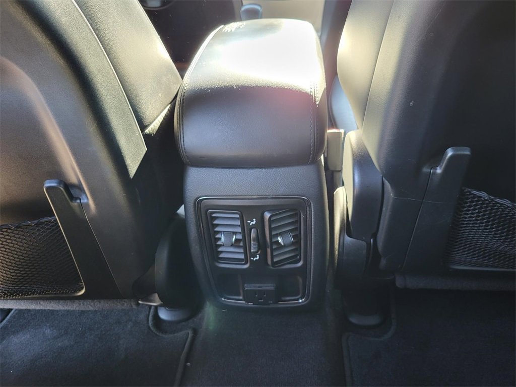 Used 2018 Jeep Grand Cherokee Altitude image 15