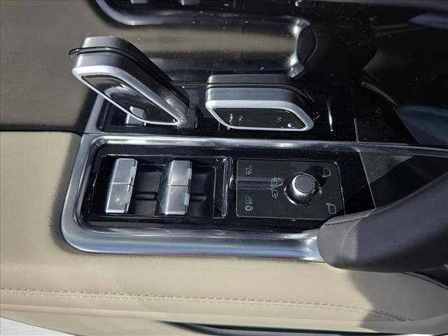 New 2025 Land Rover Range Rover Long Wheelbase SE image 29