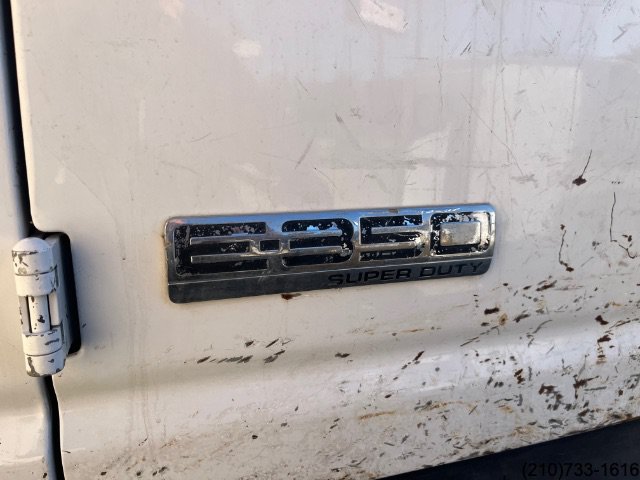 Used 2006 Ford E-350 and Econoline 350 Super Duty RWD image 12