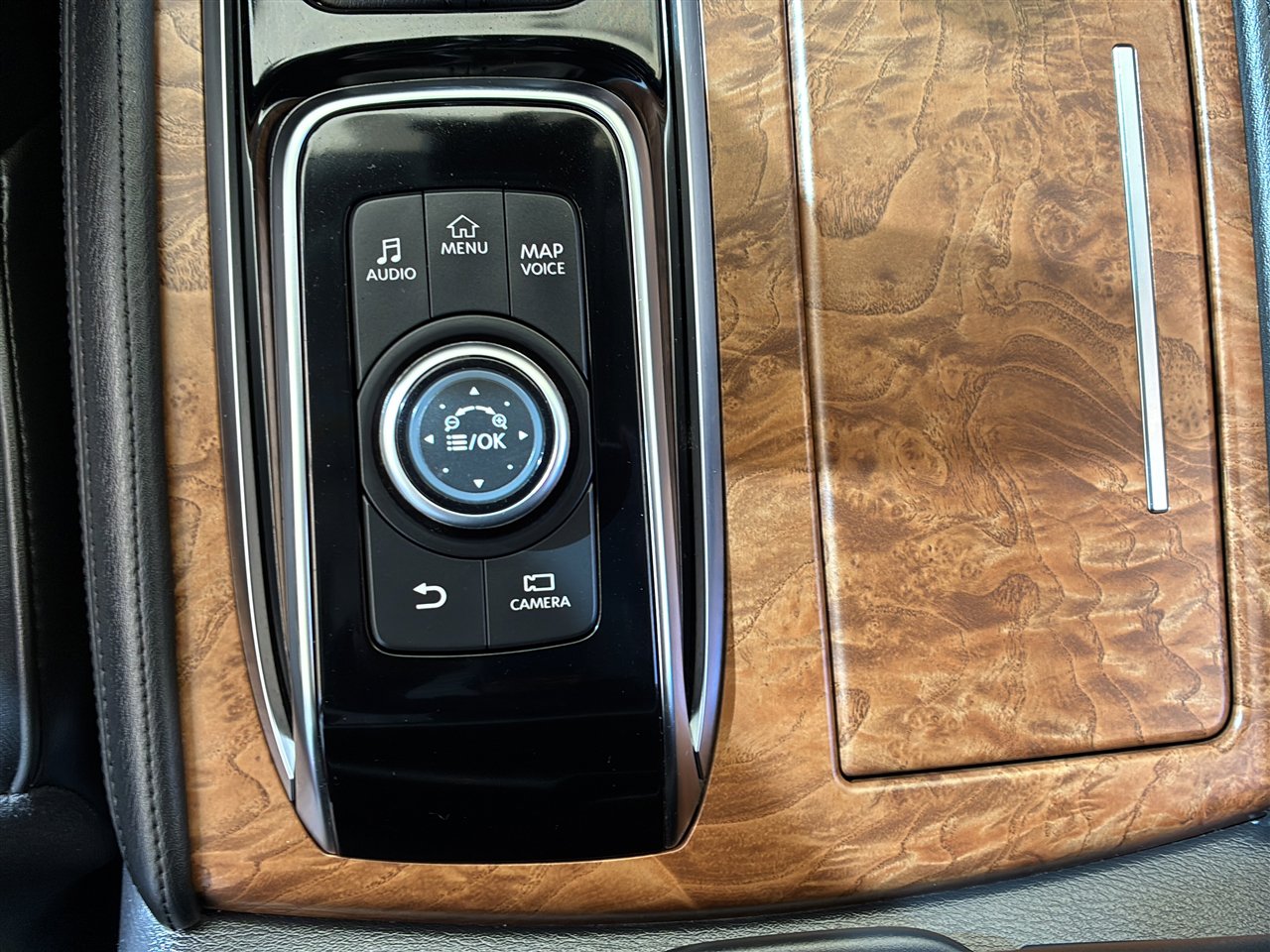 Used 2021 Nissan Armada SL w/ Captain's Chairs Package image 27