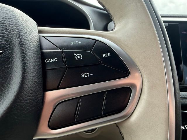 Used 2020 Chrysler Pacifica Limited image 18