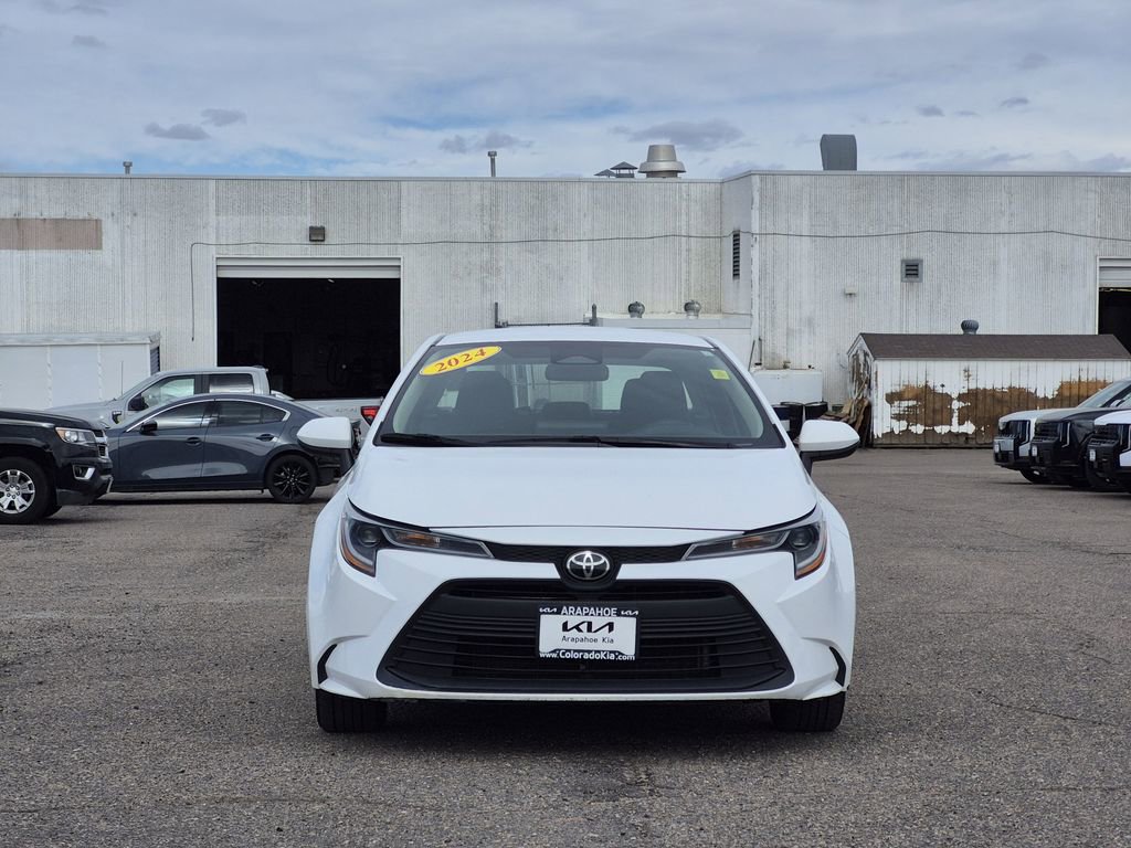 Used 2024 Toyota Corolla LE image 3