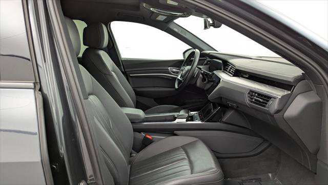 Used 2022 Audi e-tron Premium Plus w/ Premium Plus Package image 18
