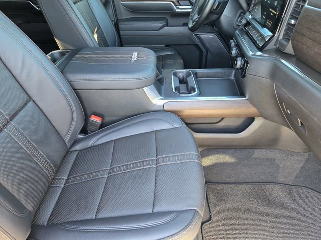 Used 2025 Chevrolet Silverado 2500 High Country w/ Midnight Edition image 15