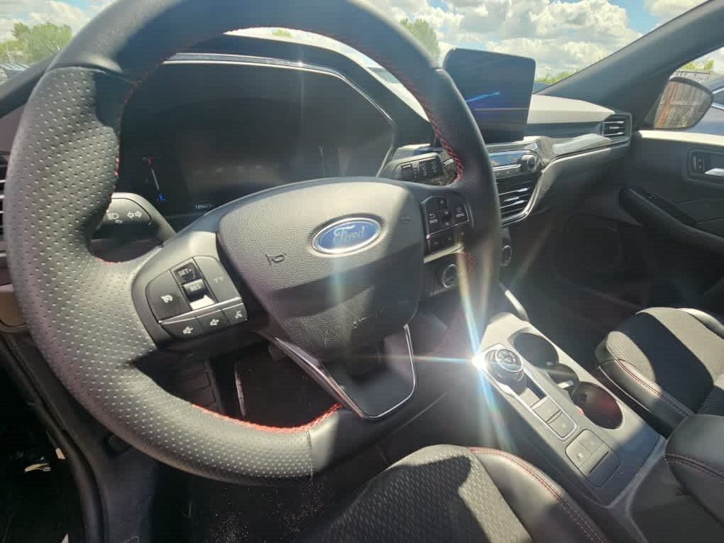 Used 2025 Ford Escape ST-Line AWD/4WD image 7