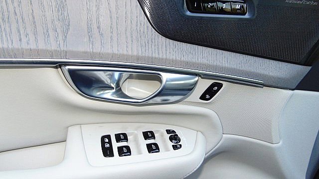 New 2026 Volvo XC90 B6 Ultra image 17