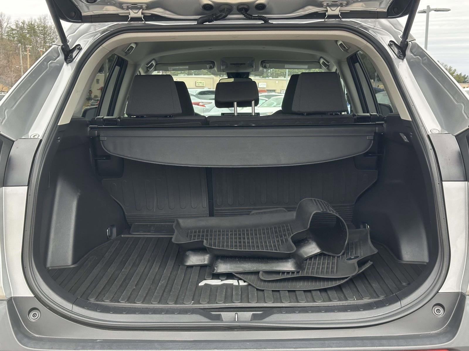 Used 2020 Toyota RAV4 XLE image 12