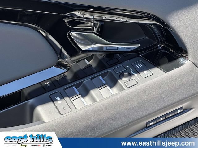 Used 2024 Land Rover Range Rover Evoque Dynamic SE AWD/4WD image 14
