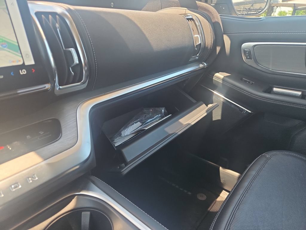 Used 2025 Ford Expedition Platinum AWD/4WD image 23