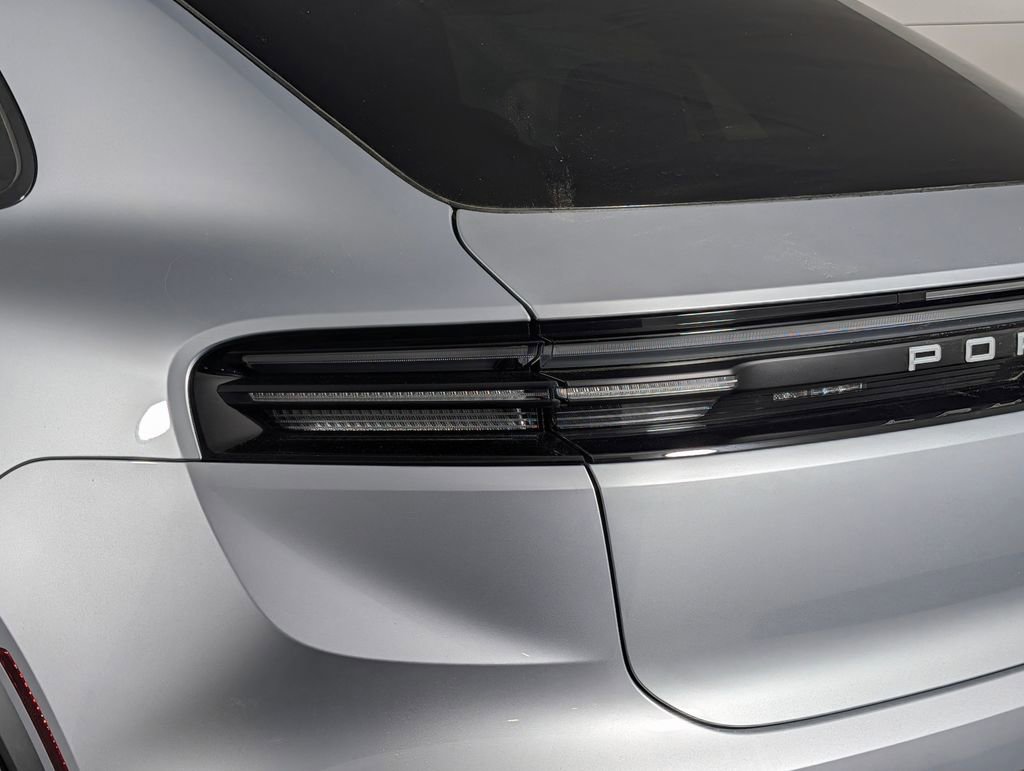 New 2026 Porsche Macan 4 Electric image 16