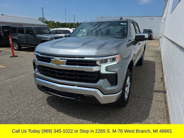 Used 2023 Chevrolet Silverado 1500 LT AWD/4WD image 3