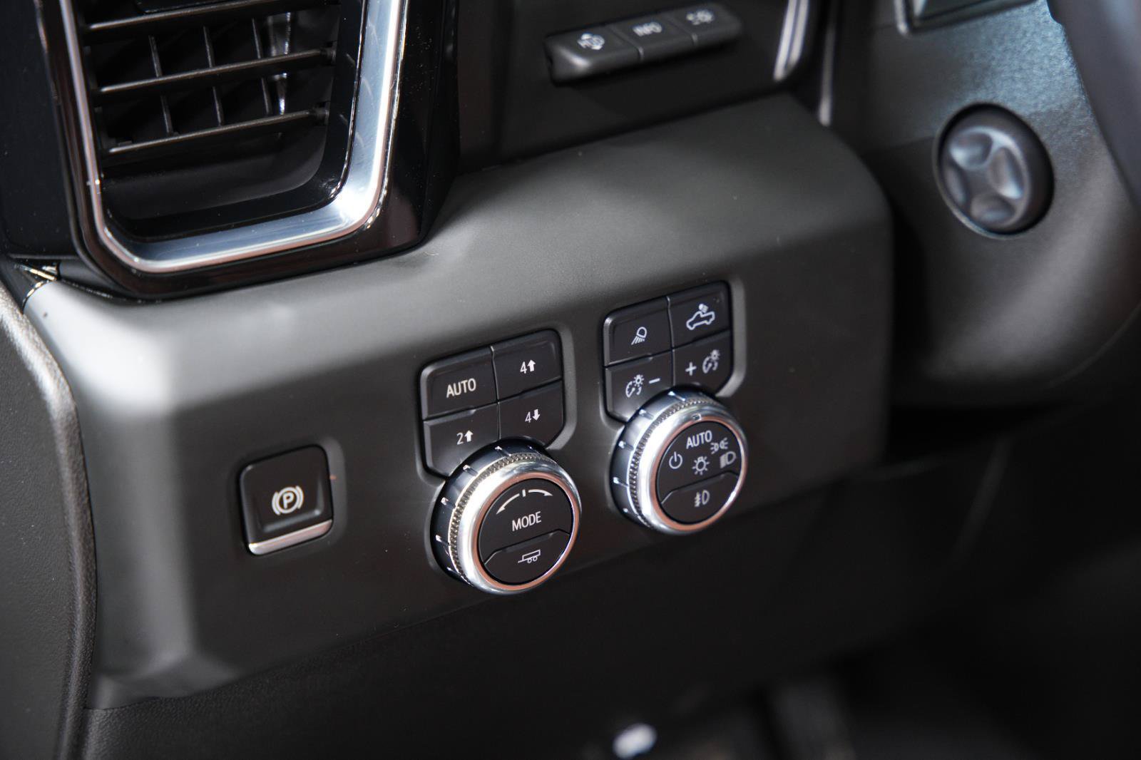 Used 2025 GMC Sierra 1500 Denali Ultimate AWD/4WD image 38