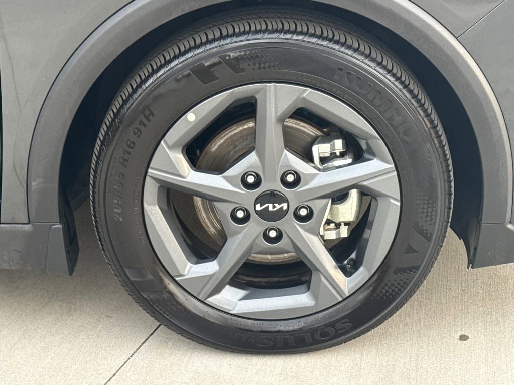 Used 2025 Kia K4 LXS image 11