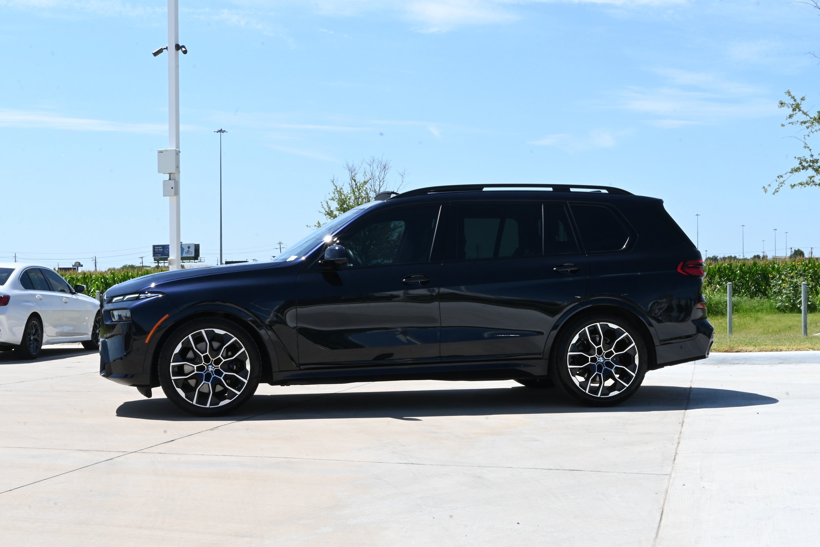 Certified 2026 BMW X7 xDrive40i w/ M Sport Package AWD/4WD image 6