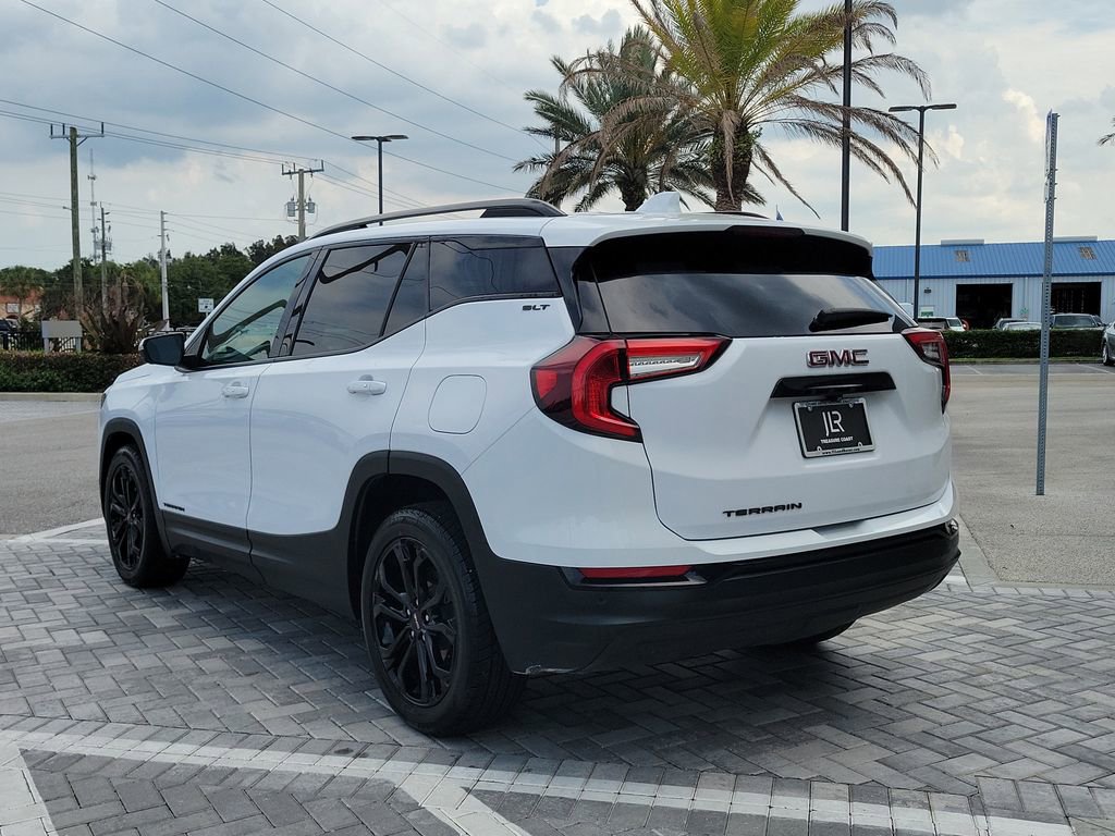 Used 2022 GMC Terrain SLT w/ Tech Package FWD image 3