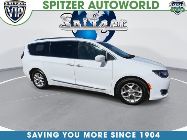 Used 2019 Chrysler Pacifica Touring-L Plus image 2