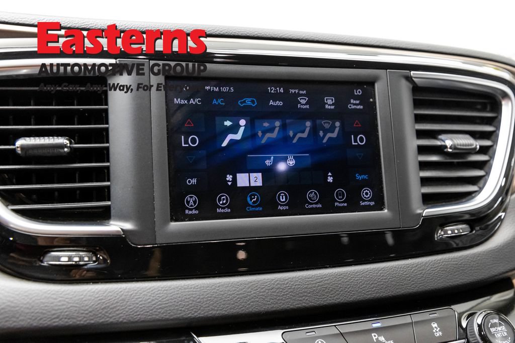 Used 2019 Chrysler Pacifica Touring-L FWD image 18
