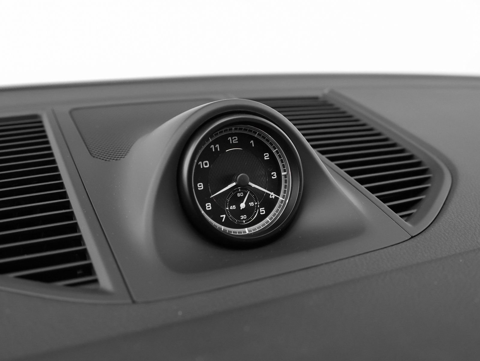 Certified 2025 Porsche Macan AWD/4WD image 31