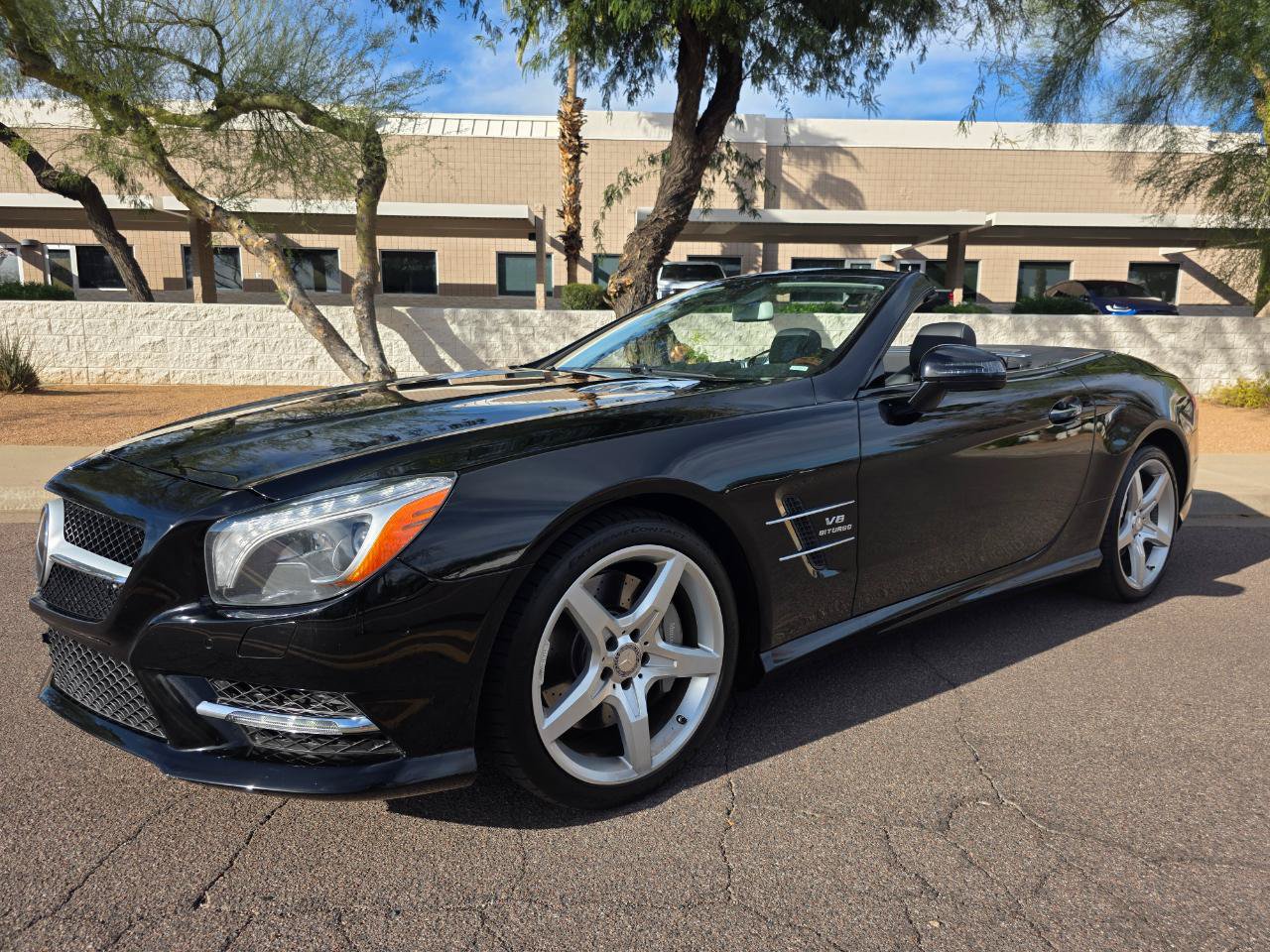 Used 2013 Mercedes-Benz SL 550 w/ Premium Pkg image 3
