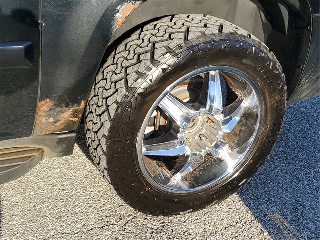 Used 2007 Chevrolet Suburban LTZ w/ LTZ Preferred Equipment Group image 8