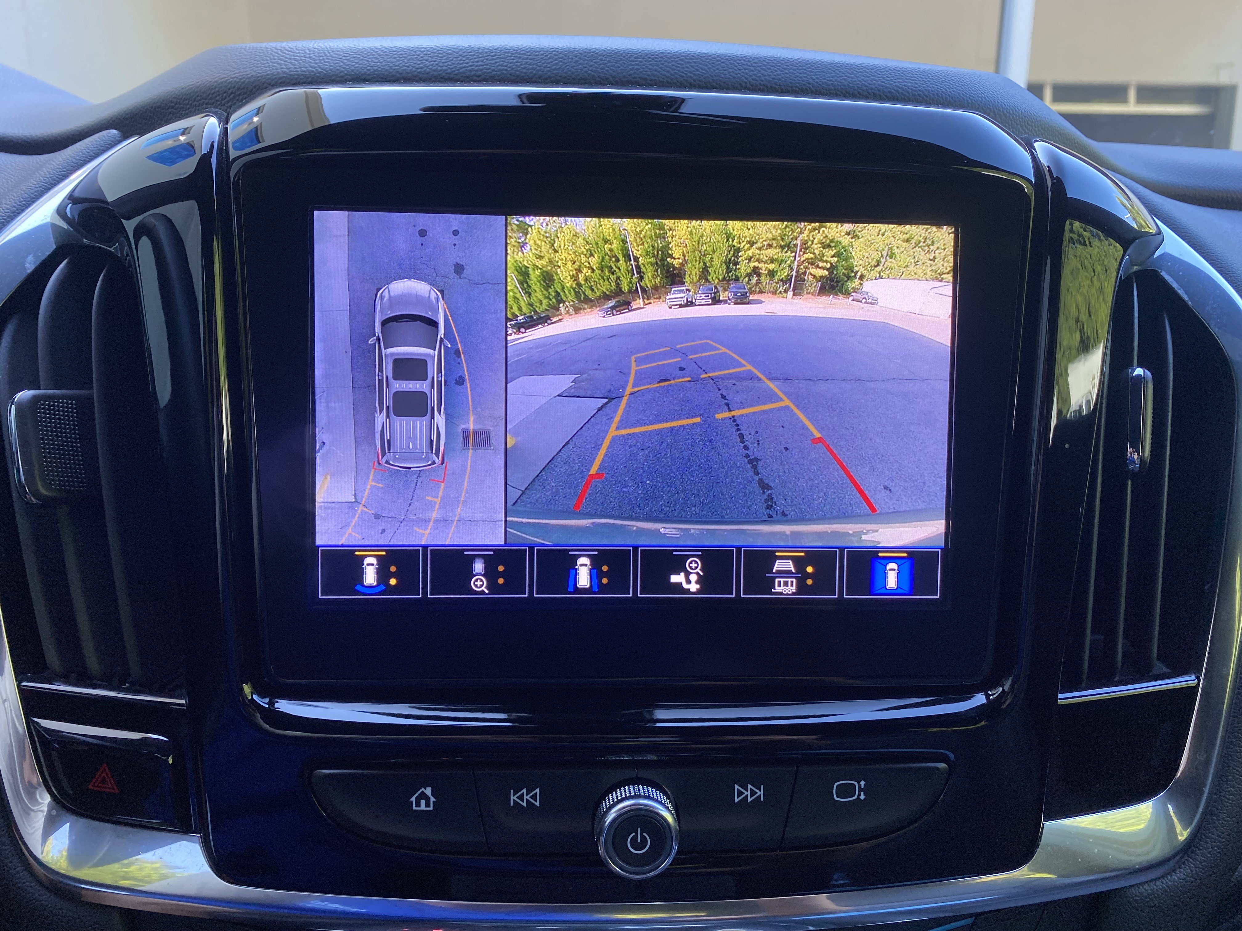 Used 2023 Chevrolet Traverse High Country FWD image 27