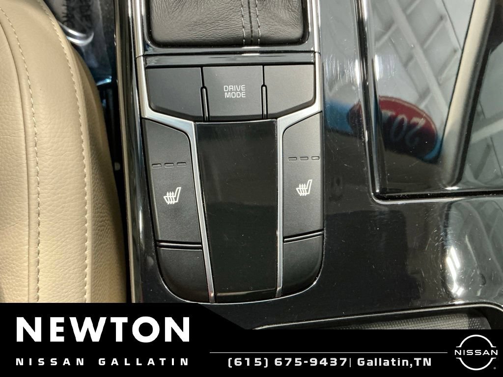 Used 2018 Kia Cadenza Premium w/ Luxury Package FWD image 11