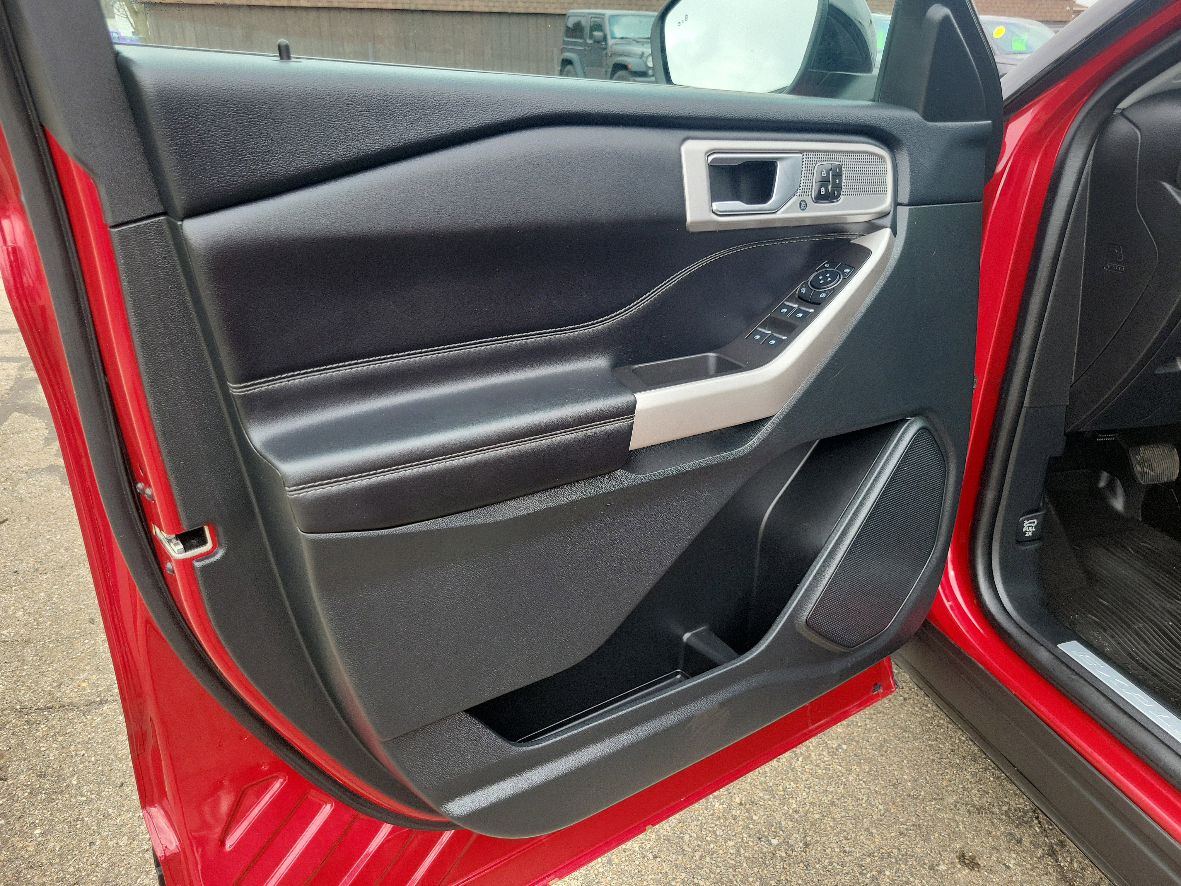 Used 2023 Ford Explorer Limited w/ Equipment Group 301A image 6