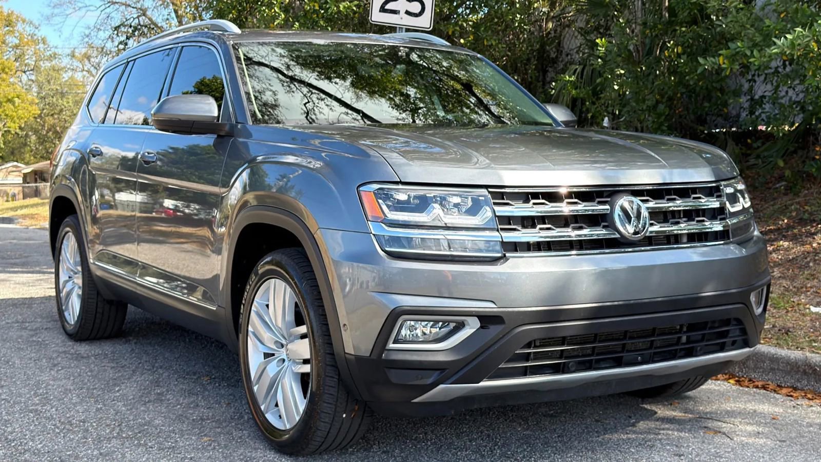 Used 2018 Volkswagen Atlas SEL Premium image 2