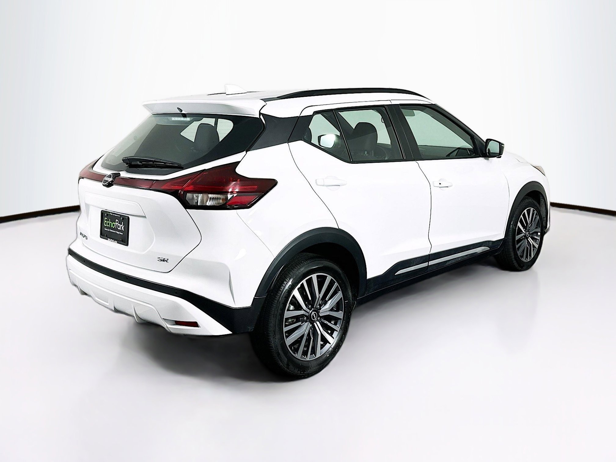 Used 2024 Nissan Kicks SR image 9