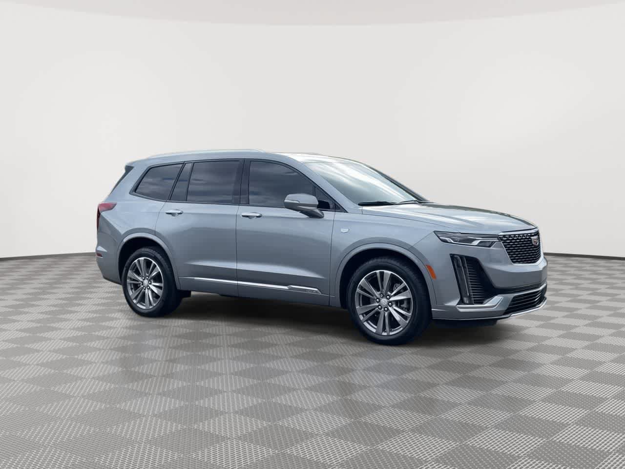 Certified 2025 Cadillac XT6 Premium Luxury AWD/4WD image 2