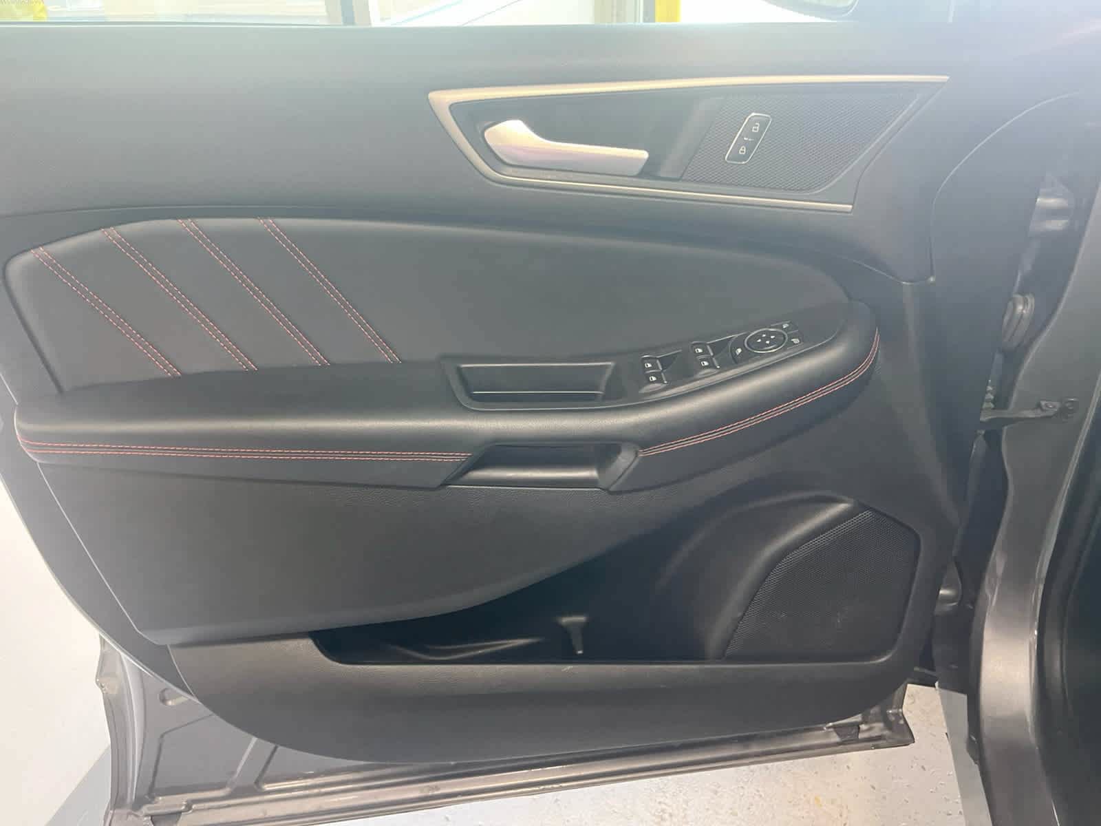 Certified 2024 Ford Edge ST-Line AWD/4WD image 19