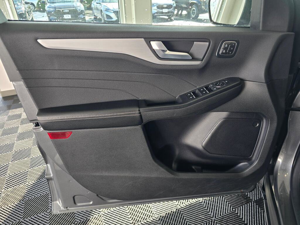 Used 2024 Ford Escape Platinum AWD/4WD image 19