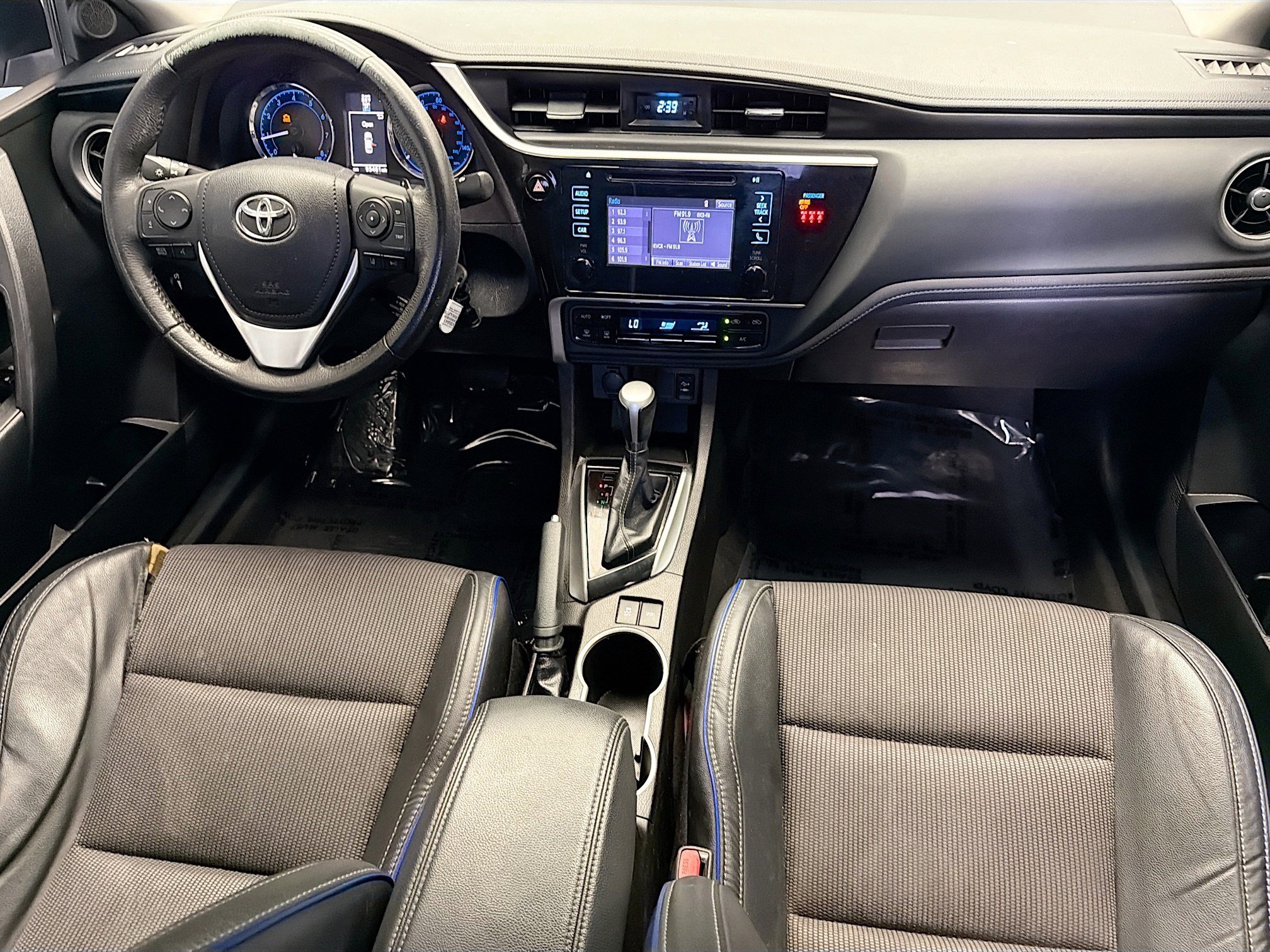 Used 2018 Toyota Corolla SE w/ Carpet Mat Package (TMS) FWD image 11