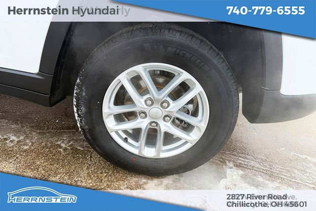 Used 2025 Jeep Grand Cherokee Laredo X AWD/4WD image 25