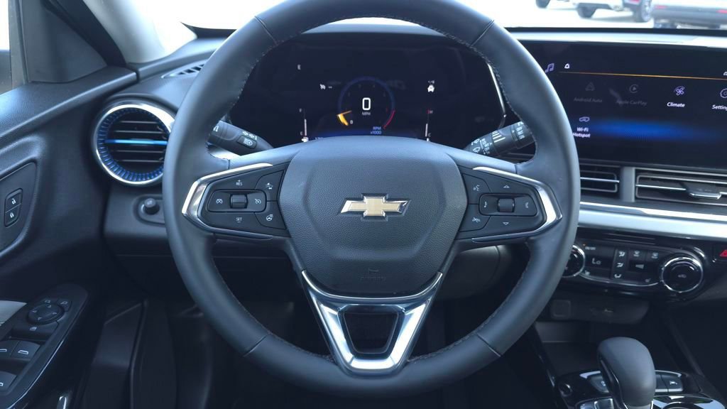 Used 2025 Chevrolet Trax LT w/ LT Convenience Package image 26