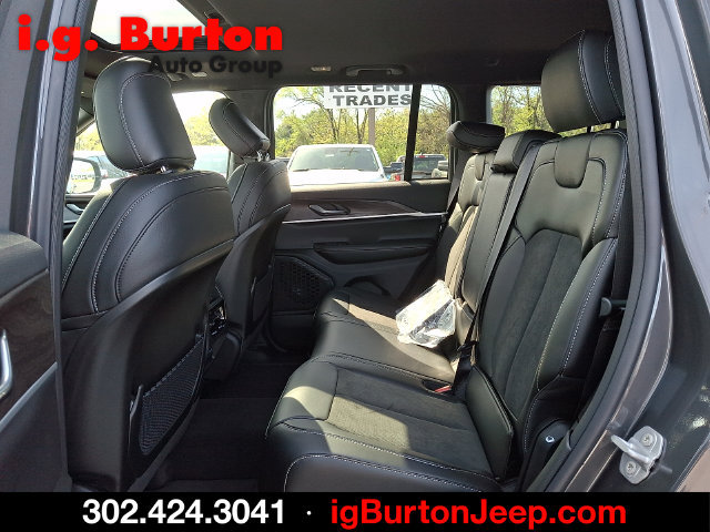 New 2026 Jeep Grand Cherokee Altitude AWD/4WD image 6