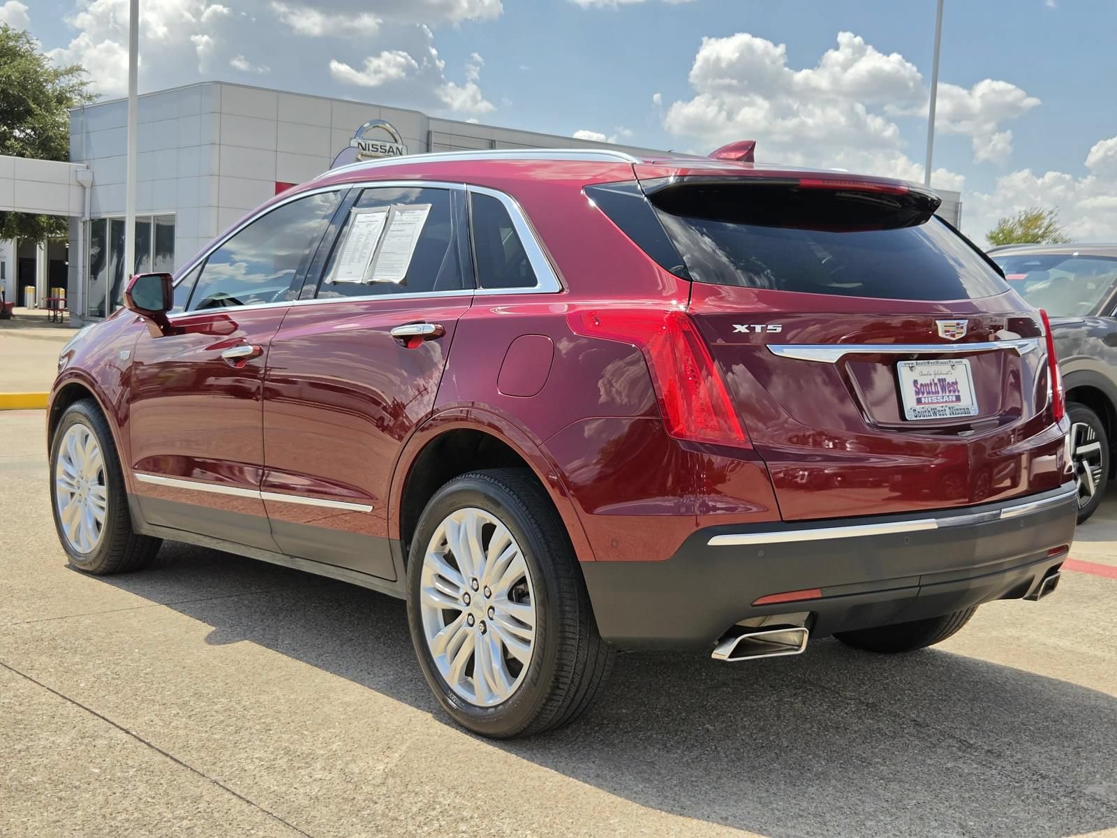Used 2018 Cadillac XT5 Premium Luxury w/ Driver Assist Package FWD image 7