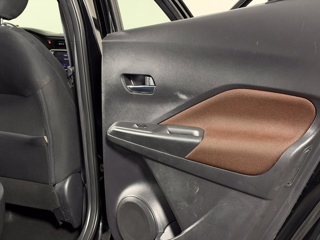 Used 2018 Nissan Kicks SR FWD image 29
