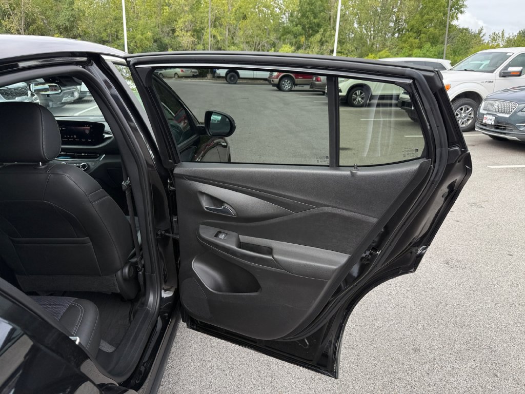 Used 2025 Buick Envista Preferred FWD image 29