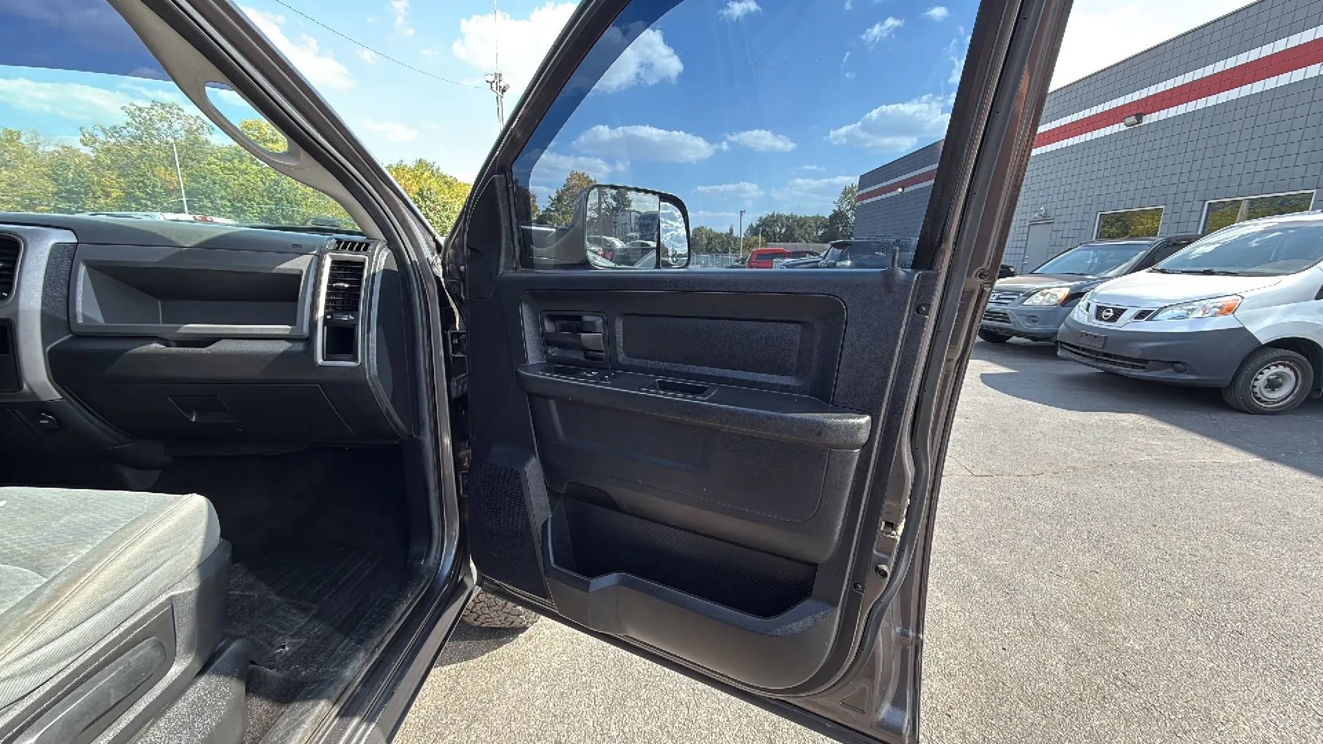 Used 2014 RAM 2500 Tradesman w/ Popular Equipment Group image 17