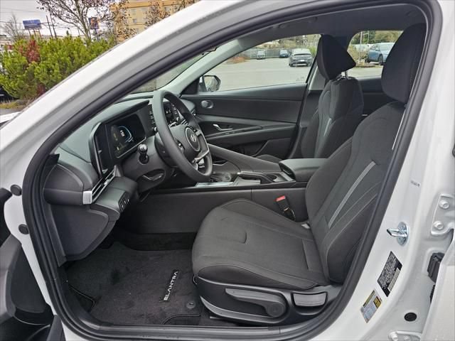 New 2026 Hyundai Elantra SE FWD image 18