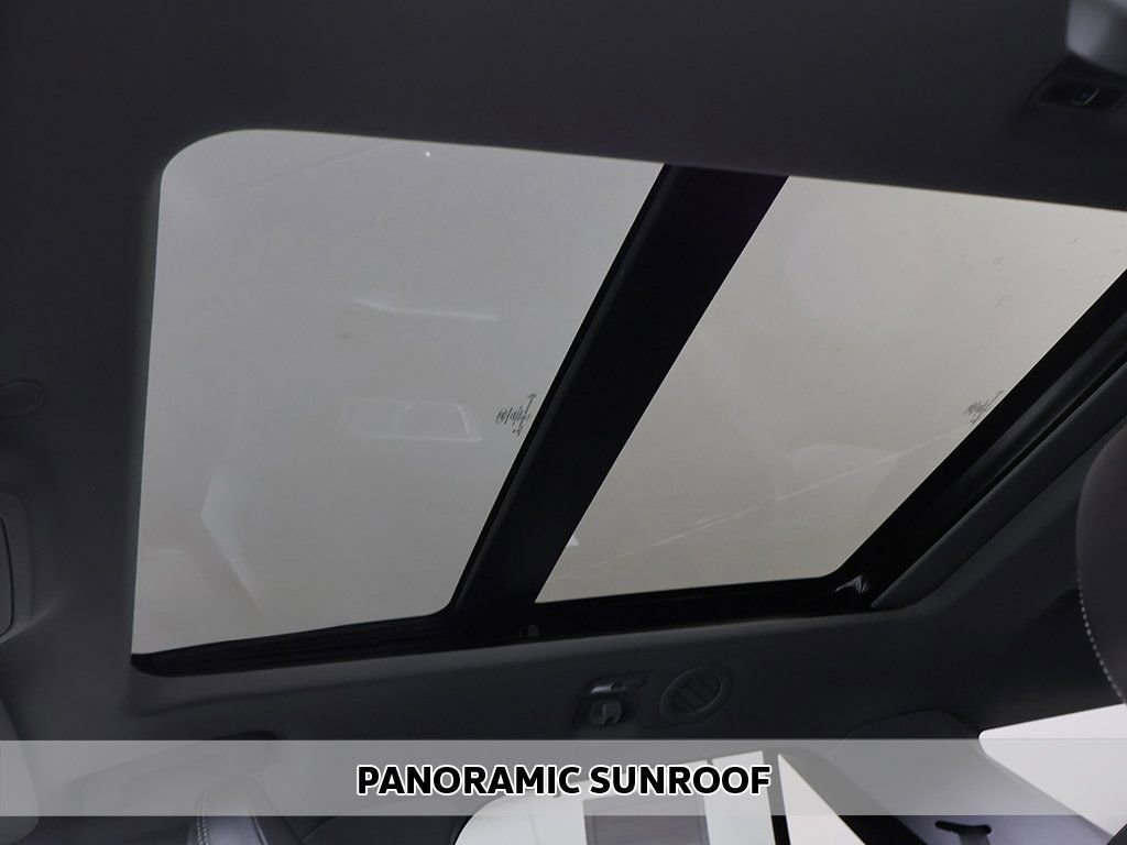 Used 2022 Ford Explorer Limited w/ Limited Technology Package image 4