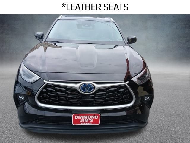 Used 2022 Toyota Highlander XLE image 2