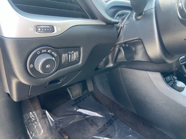 Used 2018 Jeep Cherokee Latitude Plus image 23