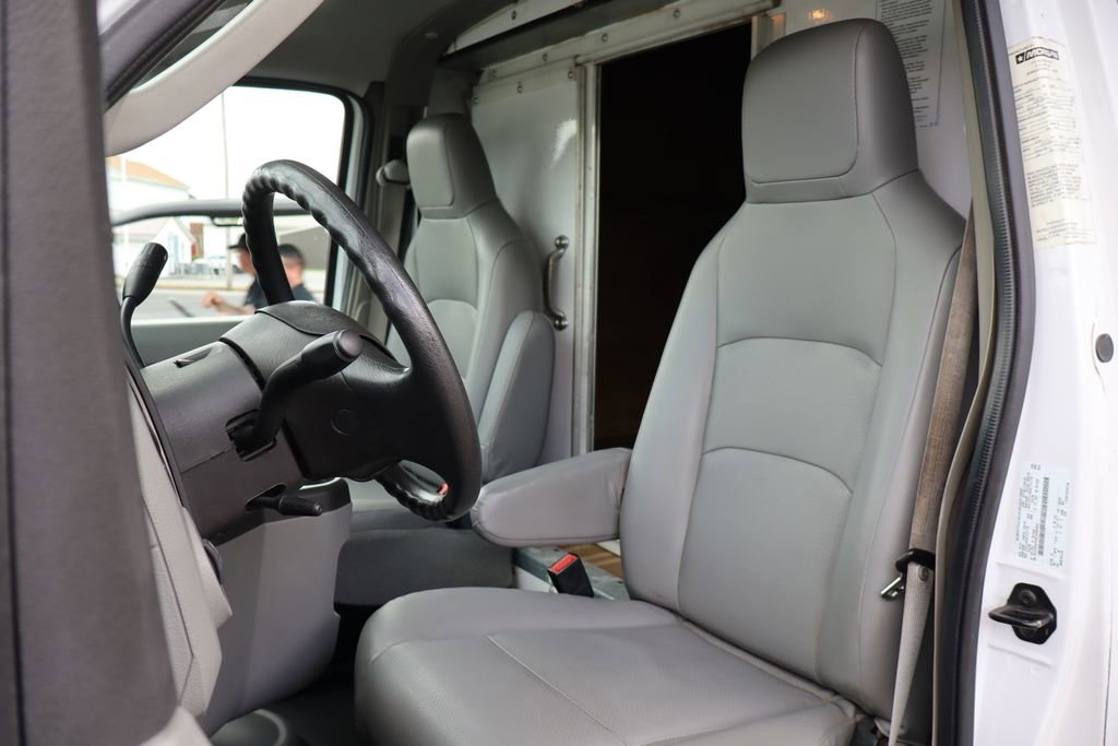 Used 2014 Ford E-450 and Econoline 450 Super Duty w/ Power Windows & Locks Group RWD image 5