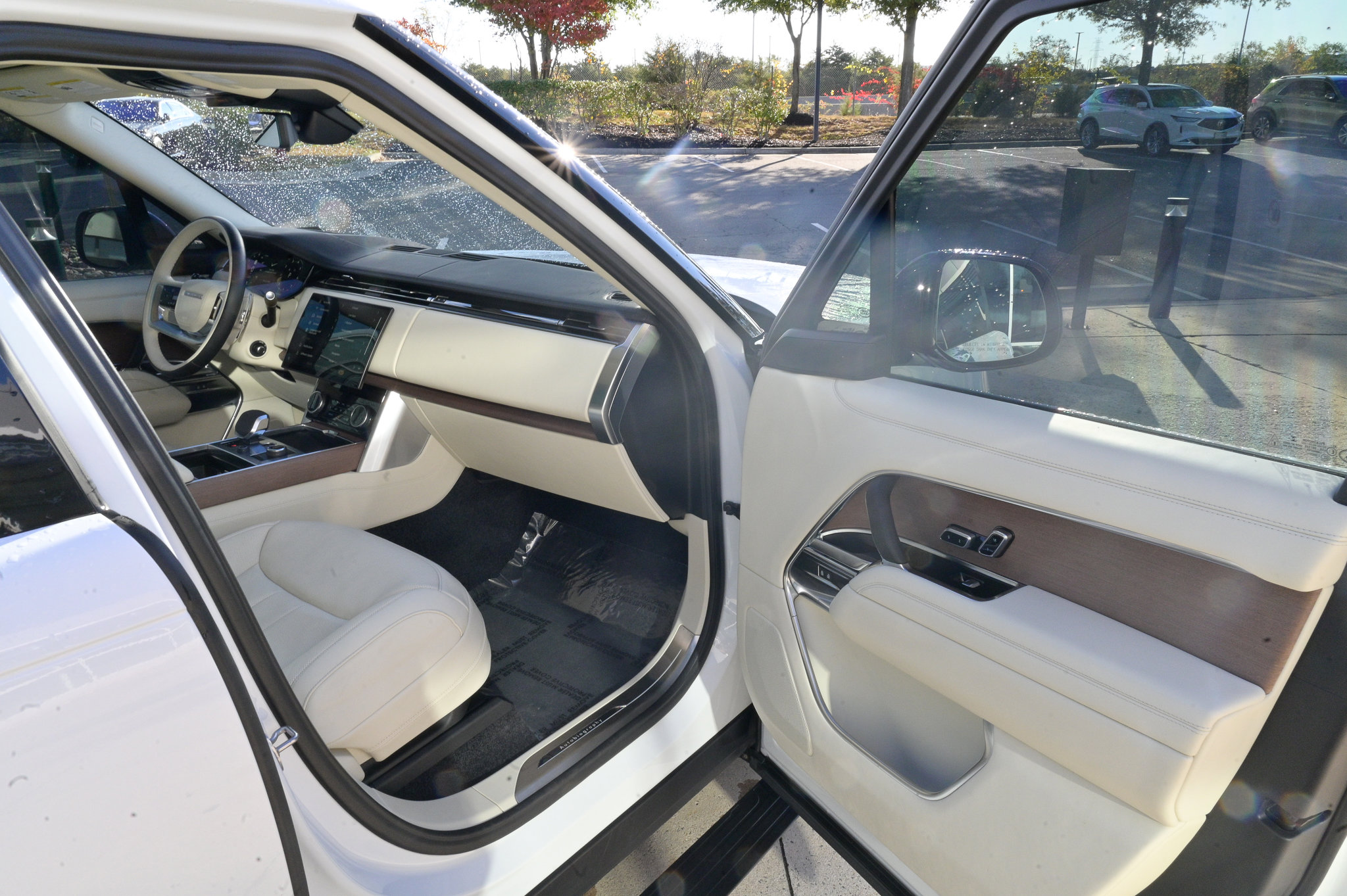 Used 2023 Land Rover Range Rover Autobiography image 54