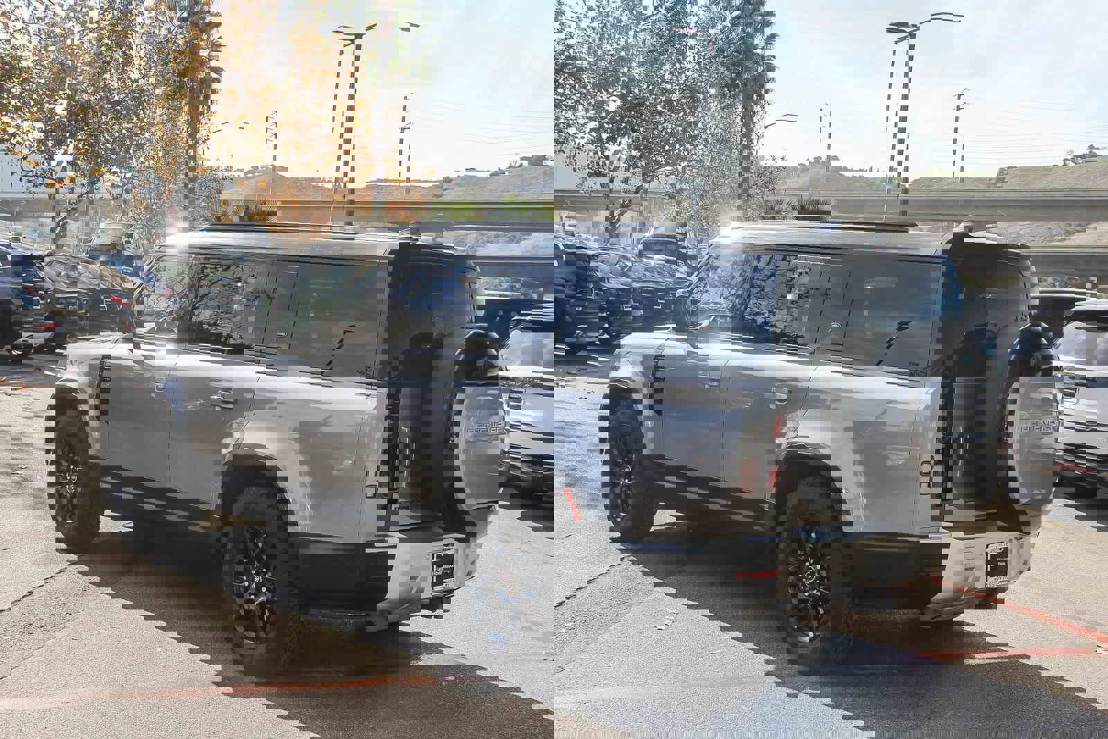 Used 2023 Land Rover Defender 130 SE image 9