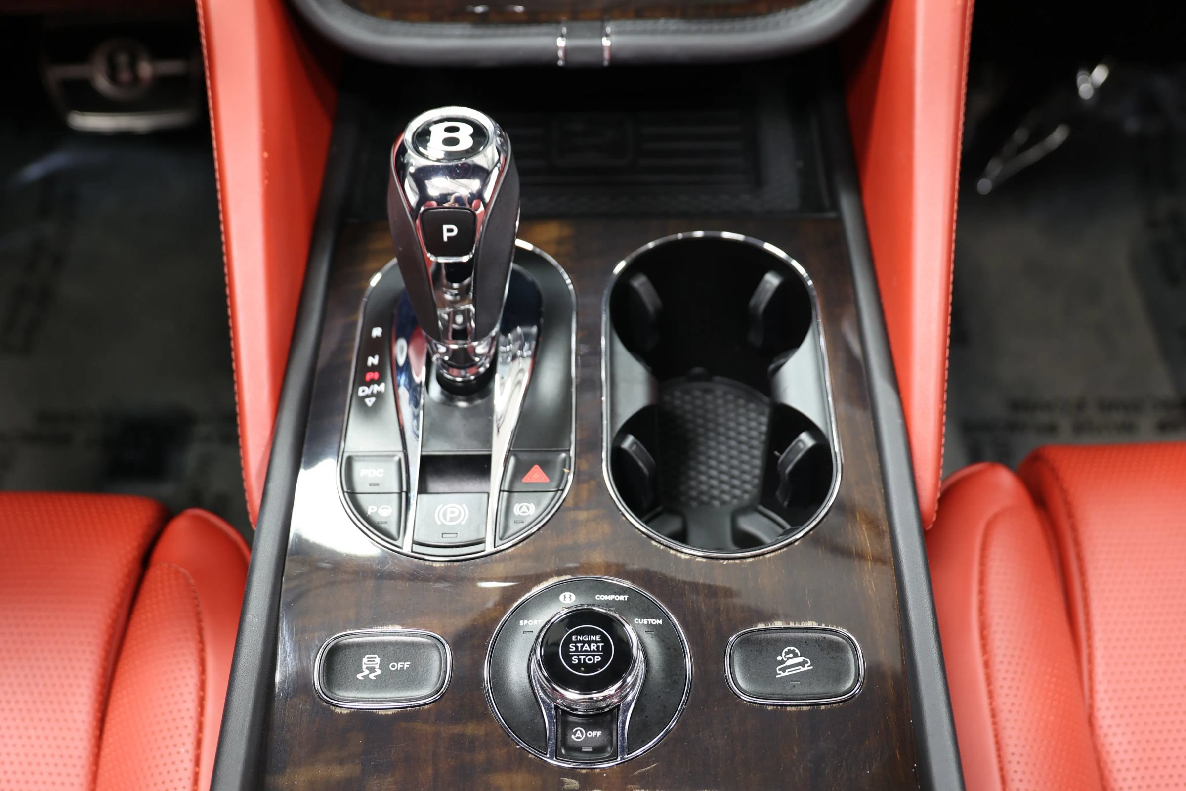 Used 2022 Bentley Bentayga AWD/4WD image 44