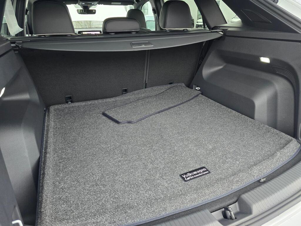 New 2026 Volkswagen Atlas Cross Sport SEL Premium R-Line image 18